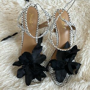 Black/white heels with flower detail 38/8 - spring/summer / derby day /races